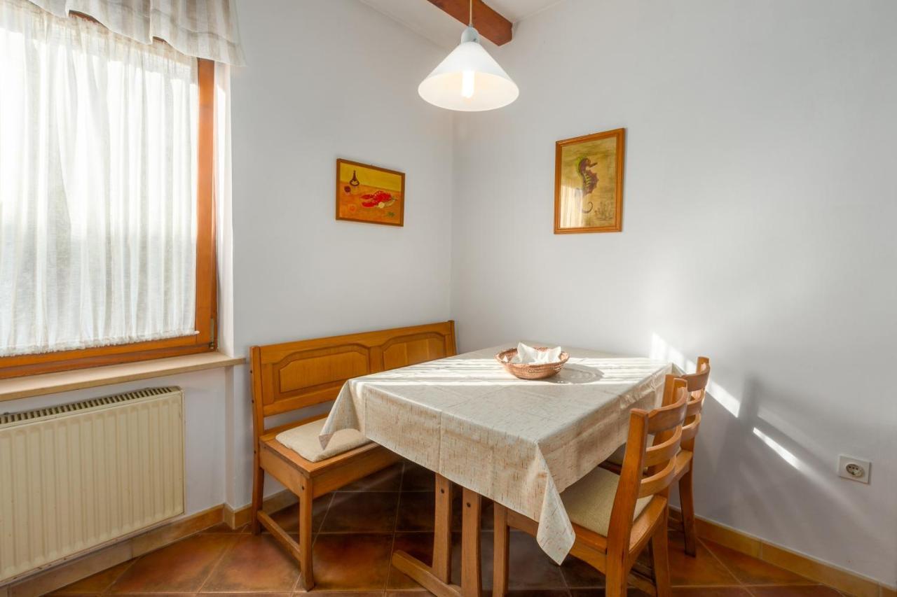 6992a Umag
