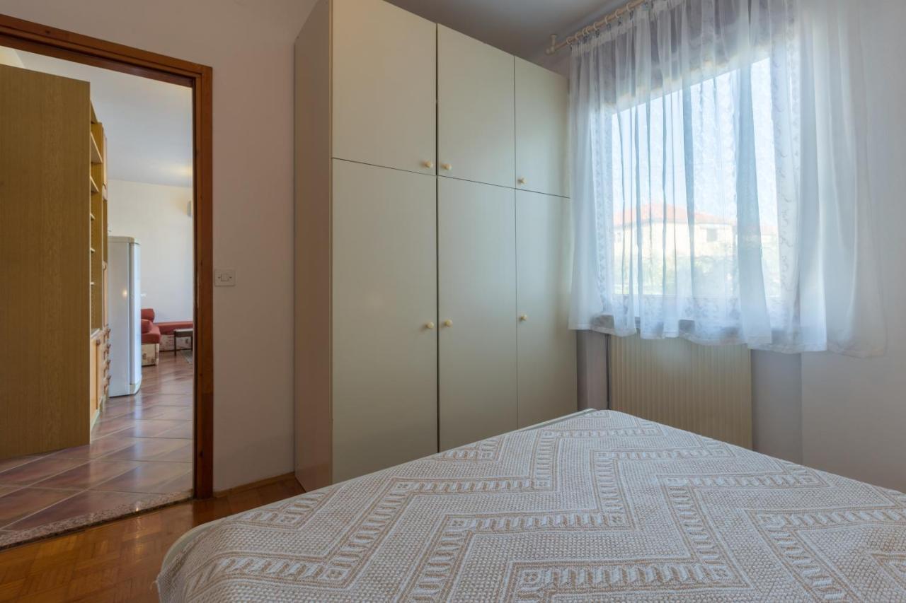 6992a Umag